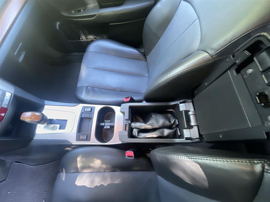 2013 Subaru Outback 4dr Wgn H6 Auto 3.6R Limited, available for sale in Stratford, Connecticut | Wiz Leasing Inc. Stratford, Connecticut 2013 Subaru Outback 4dr Wgn H6 Auto 3.6R Limited, available for sale in Stratford, Connecticut | Wiz Leasing Inc. Stratford, Connecticut