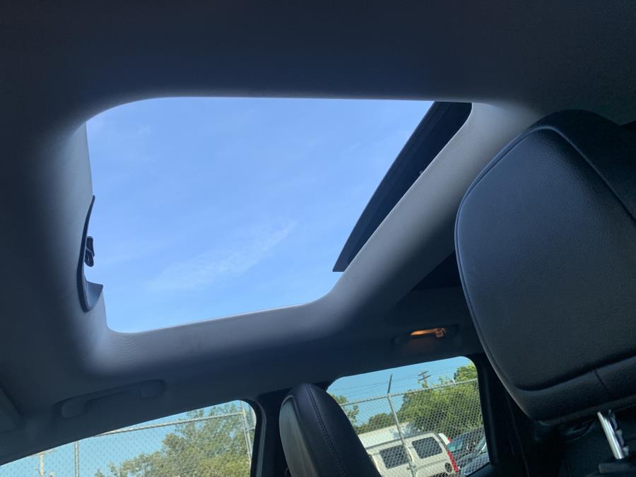 Used Jeep Renegade FWD 4dr Limited 2016 | Dealertown Auto Wholesalers. Milford, Connecticut Used Jeep Renegade FWD 4dr Limited 2016 | Dealertown Auto Wholesalers. Milford, Connecticut