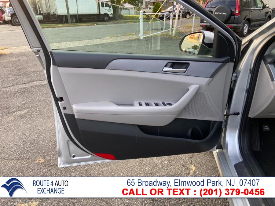 Used Hyundai Sonata SE 2.4L 2018 | Route 4 Auto Exchange. Elmwood Park, New Jersey Used Hyundai Sonata SE 2.4L 2018 | Route 4 Auto Exchange. Elmwood Park, New Jersey
