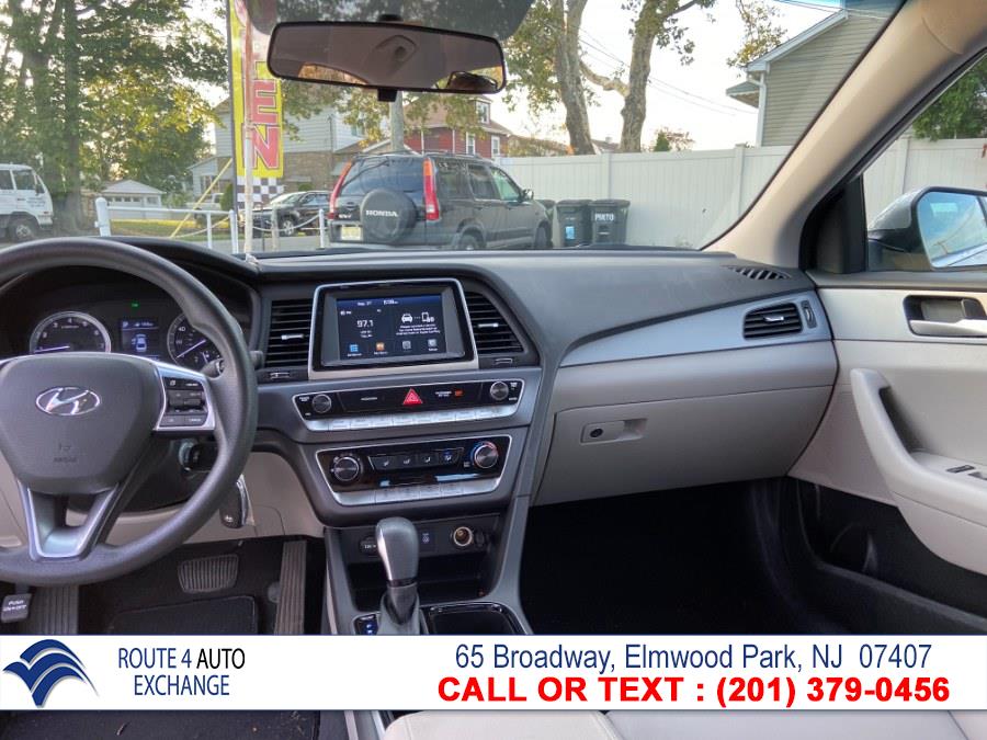 Used Hyundai Sonata SE 2.4L 2018 | Route 4 Auto Exchange. Elmwood Park, New Jersey Used Hyundai Sonata SE 2.4L 2018 | Route 4 Auto Exchange. Elmwood Park, New Jersey