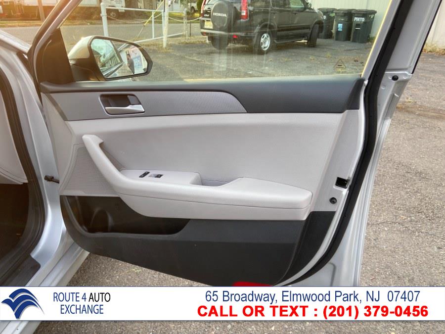Used Hyundai Sonata SE 2.4L 2018 | Route 4 Auto Exchange. Elmwood Park, New Jersey Used Hyundai Sonata SE 2.4L 2018 | Route 4 Auto Exchange. Elmwood Park, New Jersey