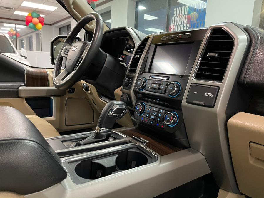 Used Ford F-150 Lariat 4WD SuperCrew 5.5'' Box 2017 | 5 Towns Drive. Inwood, New York Used Ford F-150 Lariat 4WD SuperCrew 5.5'' Box 2017 | 5 Towns Drive. Inwood, New York