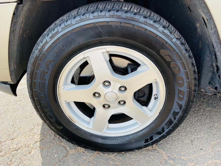 2005 Jeep Grand Cherokee 4dr Limited 4WD, available for sale in New Britain, Connecticut | Supreme Automotive. New Britain, Connecticut 2005 Jeep Grand Cherokee 4dr Limited 4WD, available for sale in New Britain, Connecticut | Supreme Automotive. New Britain, Connecticut