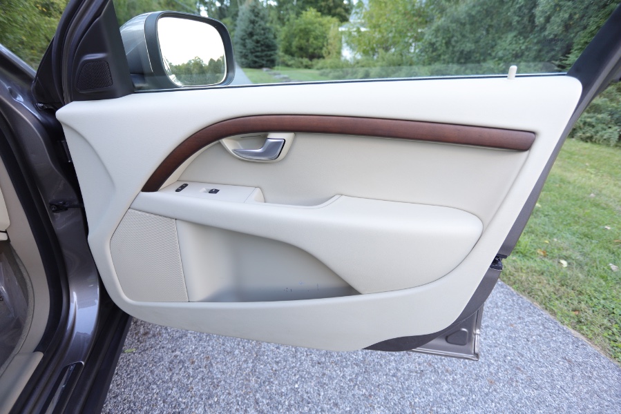 2010 Volvo XC70 Base, available for sale in North Salem, New York | Meccanic Shop North Inc. North Salem, New York 2010 Volvo XC70 Base, available for sale in North Salem, New York | Meccanic Shop North Inc. North Salem, New York
