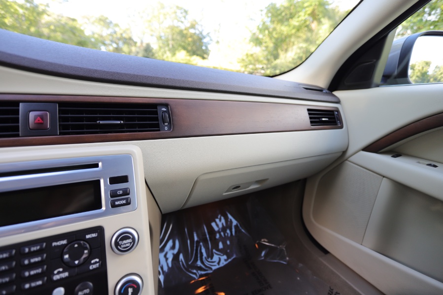 2010 Volvo XC70 Base, available for sale in North Salem, New York | Meccanic Shop North Inc. North Salem, New York 2010 Volvo XC70 Base, available for sale in North Salem, New York | Meccanic Shop North Inc. North Salem, New York