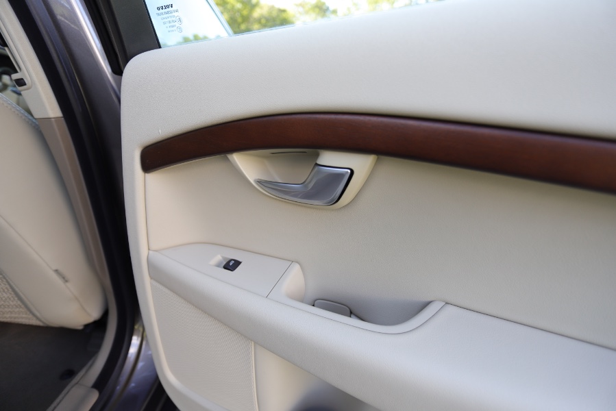 2010 Volvo XC70 Base, available for sale in North Salem, New York | Meccanic Shop North Inc. North Salem, New York 2010 Volvo XC70 Base, available for sale in North Salem, New York | Meccanic Shop North Inc. North Salem, New York