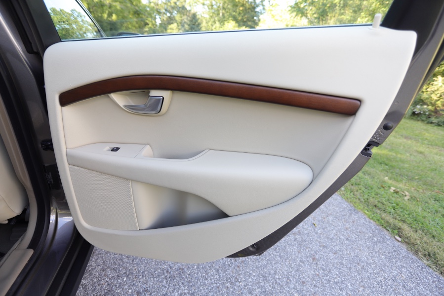 2010 Volvo XC70 Base, available for sale in North Salem, New York | Meccanic Shop North Inc. North Salem, New York 2010 Volvo XC70 Base, available for sale in North Salem, New York | Meccanic Shop North Inc. North Salem, New York