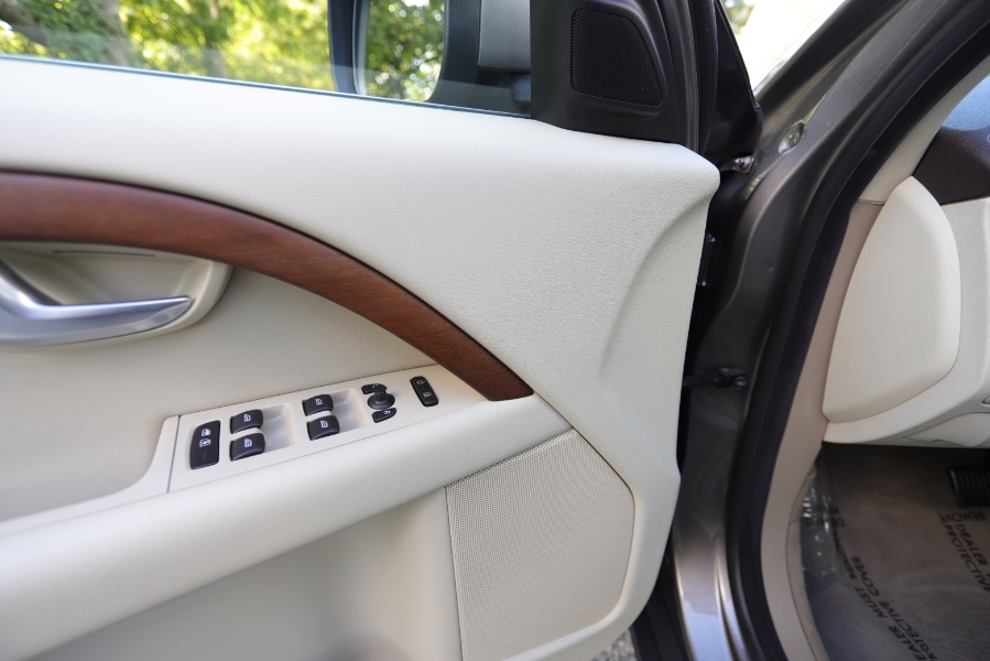 2010 Volvo XC70 Base, available for sale in North Salem, New York | Meccanic Shop North Inc. North Salem, New York 2010 Volvo XC70 Base, available for sale in North Salem, New York | Meccanic Shop North Inc. North Salem, New York