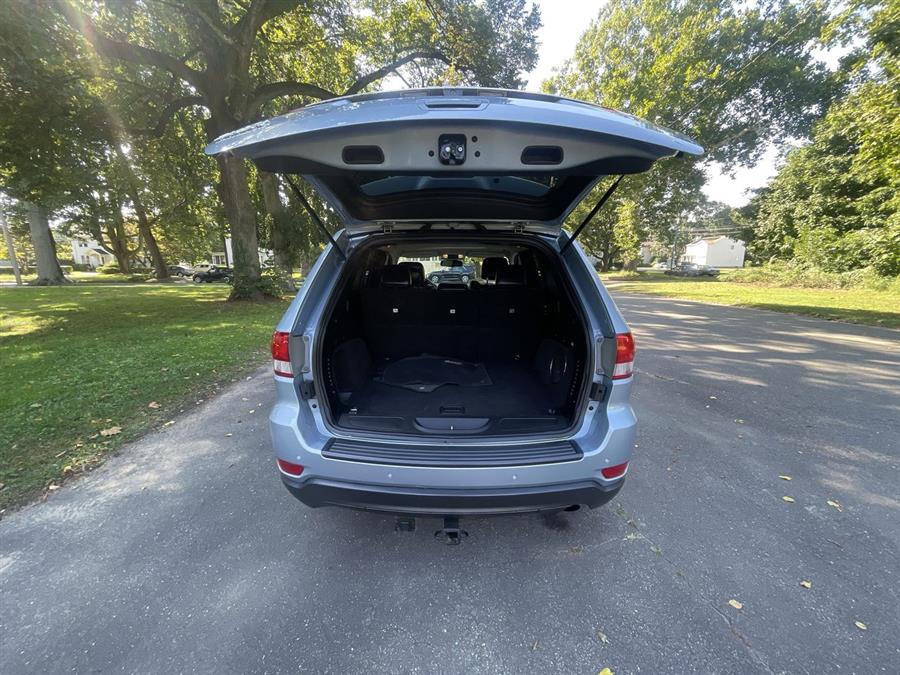Used Jeep Grand Cherokee 4WD 4dr Laredo 2012 | Wiz Leasing Inc. Stratford, Connecticut Used Jeep Grand Cherokee 4WD 4dr Laredo 2012 | Wiz Leasing Inc. Stratford, Connecticut