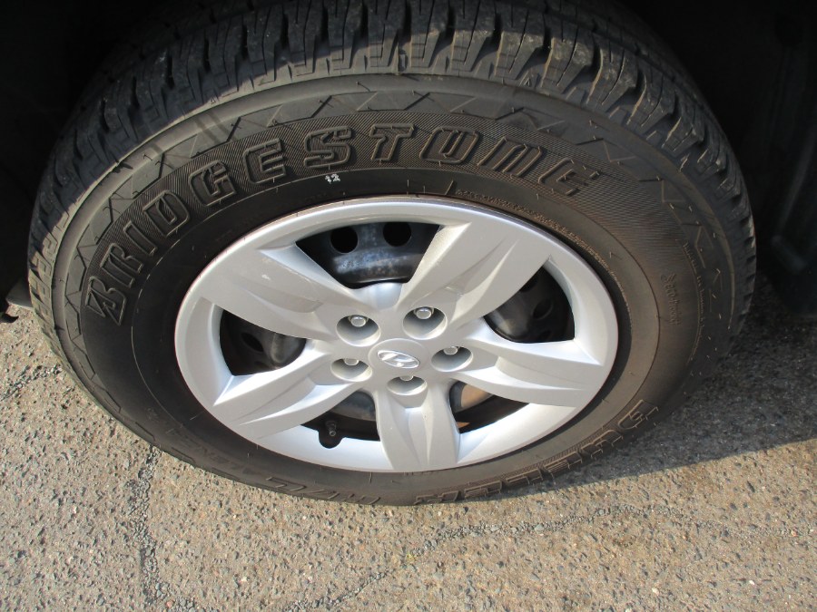 2009 Hyundai Santa Fe Santa Fe, available for sale in Meriden, Connecticut | Cos Central Auto. Meriden, Connecticut 2009 Hyundai Santa Fe Santa Fe, available for sale in Meriden, Connecticut | Cos Central Auto. Meriden, Connecticut