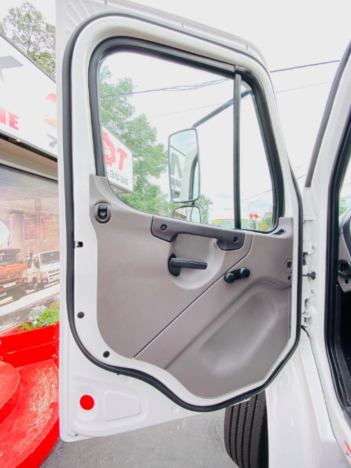 2020 FREIGHTLINER M2 106 26 FEET DRY BOX + LIFT GATE + CUMMINS ENG + NO CDL, available for sale in South Amboy, New Jersey | NJ Truck Spot. South Amboy, New Jersey 2020 FREIGHTLINER M2 106 26 FEET DRY BOX + LIFT GATE + CUMMINS ENG + NO CDL, available for sale in South Amboy, New Jersey | NJ Truck Spot. South Amboy, New Jersey