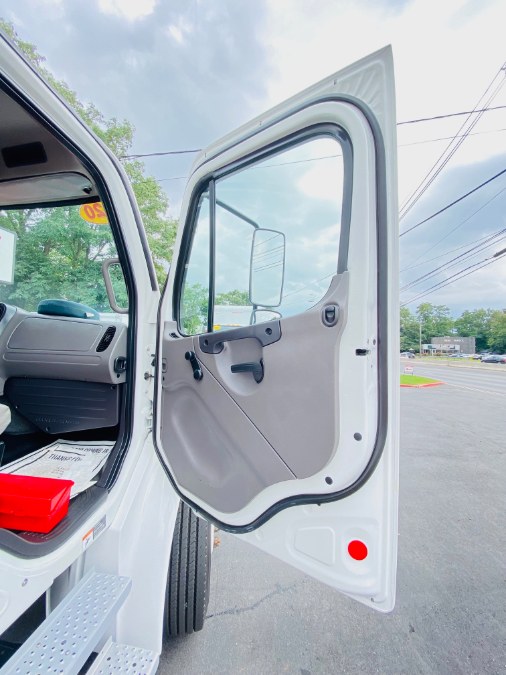2020 FREIGHTLINER M2 106 26 FEET DRY BOX + LIFT GATE + CUMMINS ENG + NO CDL, available for sale in South Amboy, New Jersey | NJ Truck Spot. South Amboy, New Jersey 2020 FREIGHTLINER M2 106 26 FEET DRY BOX + LIFT GATE + CUMMINS ENG + NO CDL, available for sale in South Amboy, New Jersey | NJ Truck Spot. South Amboy, New Jersey