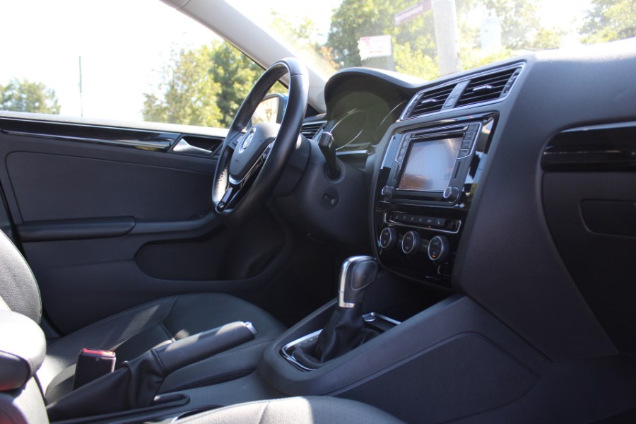 2017 Volkswagen Jetta 1.8T SEL Auto, available for sale in Great Neck, New York | Great Neck Car Buyers & Sellers. Great Neck, New York 2017 Volkswagen Jetta 1.8T SEL Auto, available for sale in Great Neck, New York | Great Neck Car Buyers & Sellers. Great Neck, New York