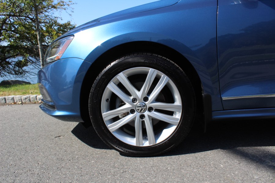 2017 Volkswagen Jetta 1.8T SEL Auto, available for sale in Great Neck, New York | Great Neck Car Buyers & Sellers. Great Neck, New York 2017 Volkswagen Jetta 1.8T SEL Auto, available for sale in Great Neck, New York | Great Neck Car Buyers & Sellers. Great Neck, New York