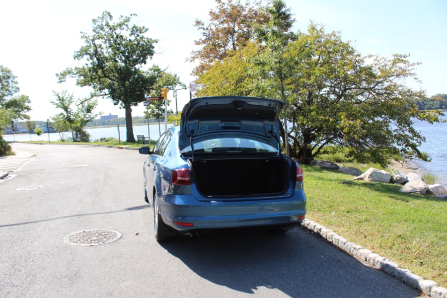 2017 Volkswagen Jetta 1.8T SEL Auto, available for sale in Great Neck, New York | Great Neck Car Buyers & Sellers. Great Neck, New York 2017 Volkswagen Jetta 1.8T SEL Auto, available for sale in Great Neck, New York | Great Neck Car Buyers & Sellers. Great Neck, New York