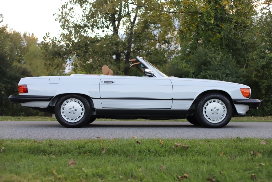 1989 Mercedes-Benz 560 Series 2dr Coupe 560SL Roadster, available for sale in North Salem, New York | Meccanic Shop North Inc. North Salem, New York 1989 Mercedes-Benz 560 Series 2dr Coupe 560SL Roadster, available for sale in North Salem, New York | Meccanic Shop North Inc. North Salem, New York