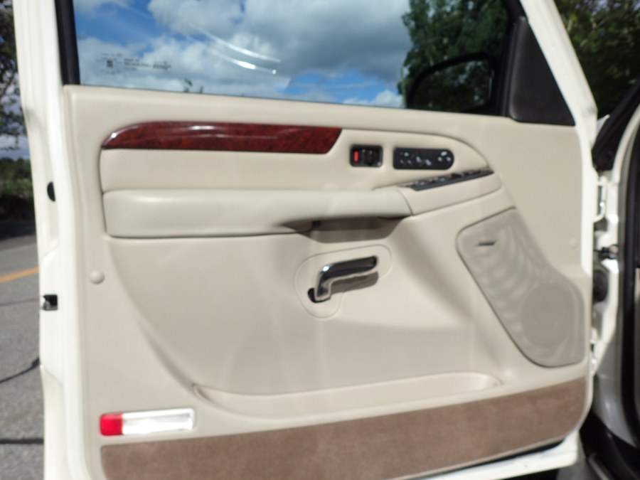 Used Cadillac Escalade ESV 4dr AWD Platinum Edition 2005 | Eagleville Motors. Storrs, Connecticut Used Cadillac Escalade ESV 4dr AWD Platinum Edition 2005 | Eagleville Motors. Storrs, Connecticut