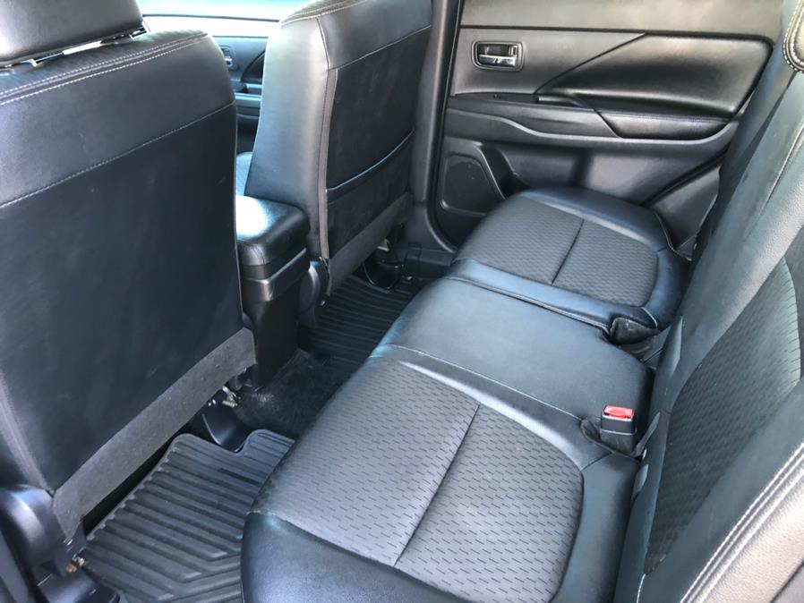 Used Mitsubishi Outlander 4WD 4dr SE 2015 | Searsport Motor Company. Searsport, Maine Used Mitsubishi Outlander 4WD 4dr SE 2015 | Searsport Motor Company. Searsport, Maine