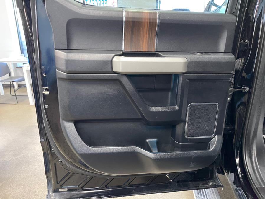 Used Ford F-150 Lariat 4WD SuperCrew 5.5'' Box 2017 | 5 Towns Drive. Inwood, New York Used Ford F-150 Lariat 4WD SuperCrew 5.5'' Box 2017 | 5 Towns Drive. Inwood, New York