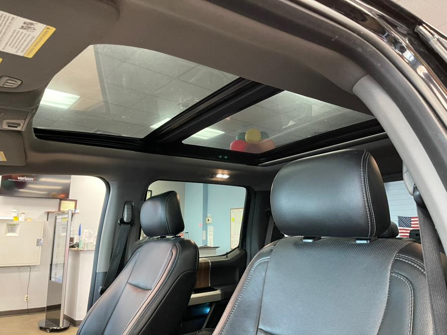 Used Ford F-150 Lariat 4WD SuperCrew 5.5'' Box 2017 | 5 Towns Drive. Inwood, New York Used Ford F-150 Lariat 4WD SuperCrew 5.5'' Box 2017 | 5 Towns Drive. Inwood, New York