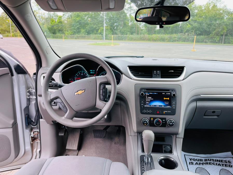 Used Chevrolet Traverse FWD 4dr LS 2013 | Supreme Automotive. New Britain, Connecticut Used Chevrolet Traverse FWD 4dr LS 2013 | Supreme Automotive. New Britain, Connecticut