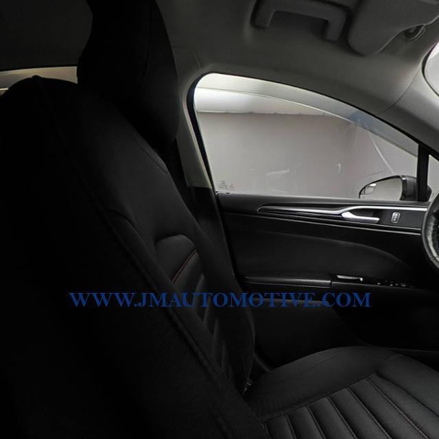 2015 Ford Fusion 4dr Sdn SE FWD, available for sale in Naugatuck, Connecticut | J&M Automotive Sls&Svc LLC. Naugatuck, Connecticut 2015 Ford Fusion 4dr Sdn SE FWD, available for sale in Naugatuck, Connecticut | J&M Automotive Sls&Svc LLC. Naugatuck, Connecticut