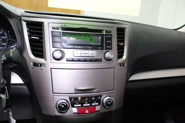 Used Subaru Outback 4dr Wgn H4 Auto 2.5i Premium 2012 | New England Auto Sales LLC. Plainville, Connecticut Used Subaru Outback 4dr Wgn H4 Auto 2.5i Premium 2012 | New England Auto Sales LLC. Plainville, Connecticut