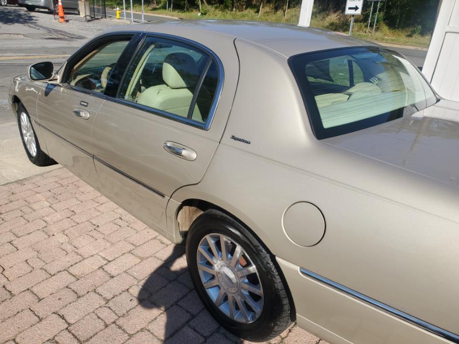 Used Lincoln Town Car 4dr Sdn Signature 2006 | SGM Auto Sales. West Babylon, New York Used Lincoln Town Car 4dr Sdn Signature 2006 | SGM Auto Sales. West Babylon, New York