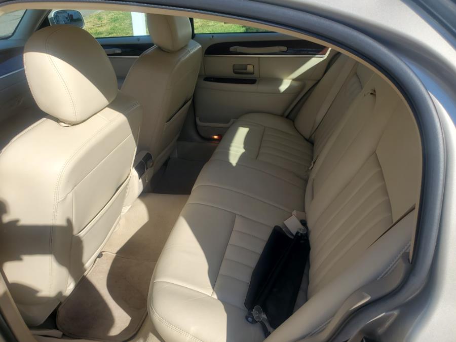 Used Lincoln Town Car 4dr Sdn Signature 2006 | SGM Auto Sales. West Babylon, New York Used Lincoln Town Car 4dr Sdn Signature 2006 | SGM Auto Sales. West Babylon, New York