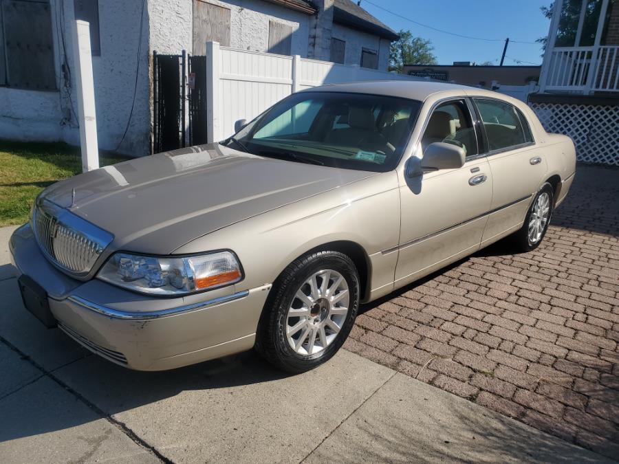 Used Lincoln Town Car 4dr Sdn Signature 2006 | SGM Auto Sales. West Babylon, New York Used Lincoln Town Car 4dr Sdn Signature 2006 | SGM Auto Sales. West Babylon, New York