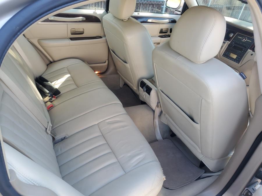 Used Lincoln Town Car 4dr Sdn Signature 2006 | SGM Auto Sales. West Babylon, New York Used Lincoln Town Car 4dr Sdn Signature 2006 | SGM Auto Sales. West Babylon, New York
