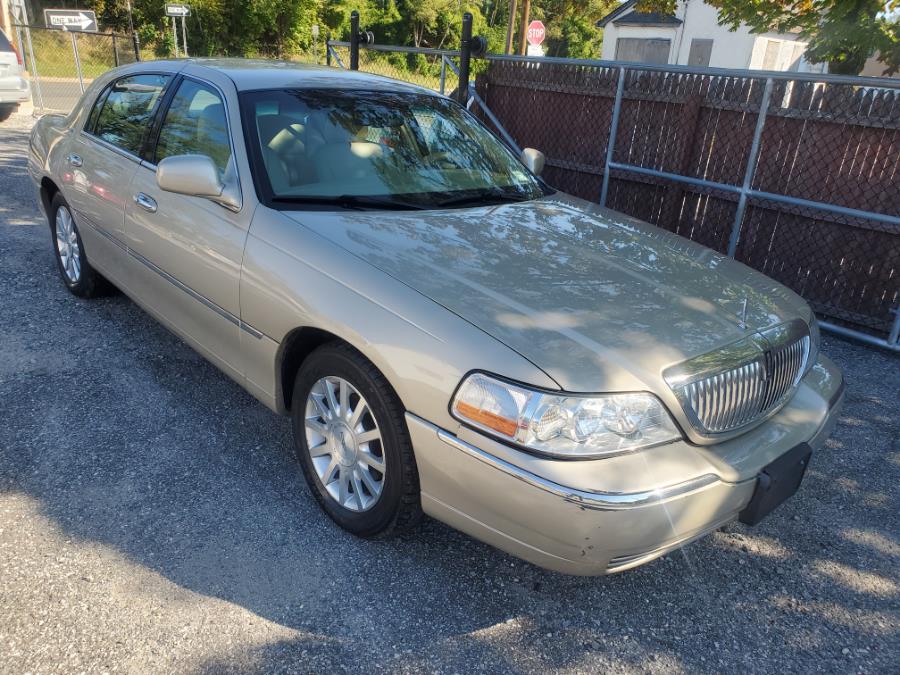 Used Lincoln Town Car 4dr Sdn Signature 2006 | SGM Auto Sales. West Babylon, New York Used Lincoln Town Car 4dr Sdn Signature 2006 | SGM Auto Sales. West Babylon, New York