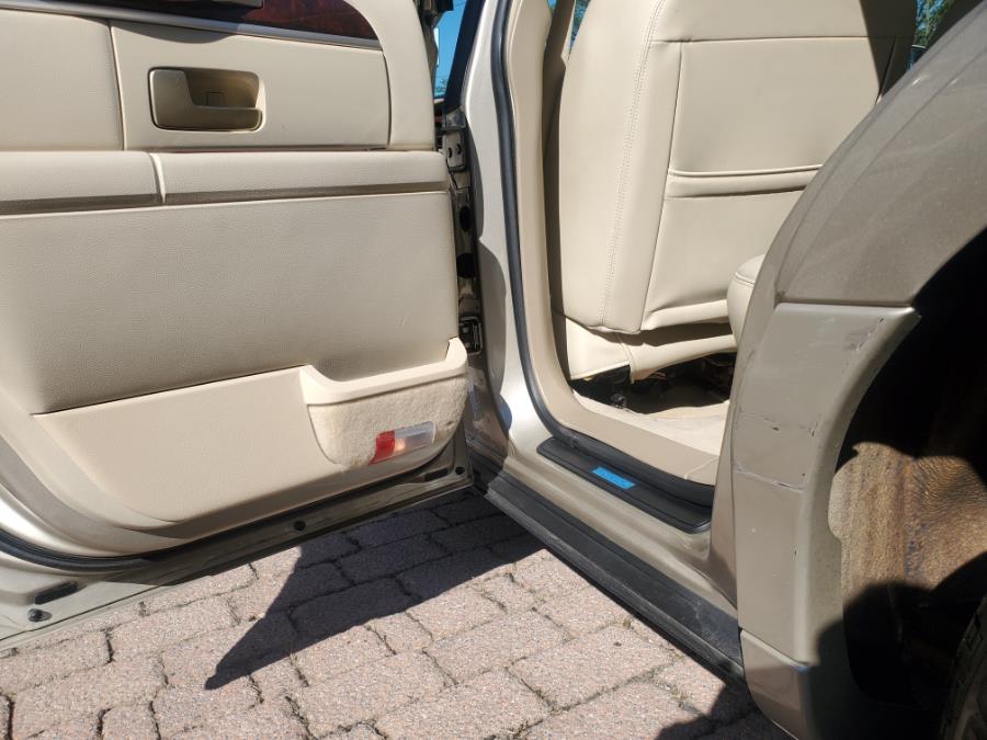 Used Lincoln Town Car 4dr Sdn Signature 2006 | SGM Auto Sales. West Babylon, New York Used Lincoln Town Car 4dr Sdn Signature 2006 | SGM Auto Sales. West Babylon, New York