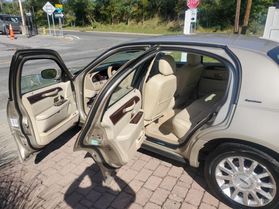 Used Lincoln Town Car 4dr Sdn Signature 2006 | SGM Auto Sales. West Babylon, New York Used Lincoln Town Car 4dr Sdn Signature 2006 | SGM Auto Sales. West Babylon, New York
