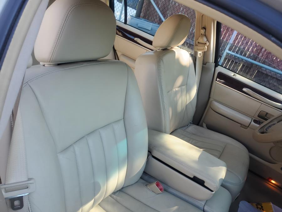 Used Lincoln Town Car 4dr Sdn Signature 2006 | SGM Auto Sales. West Babylon, New York Used Lincoln Town Car 4dr Sdn Signature 2006 | SGM Auto Sales. West Babylon, New York