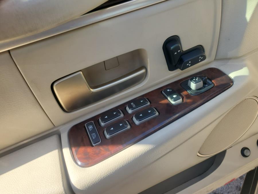 Used Lincoln Town Car 4dr Sdn Signature 2006 | SGM Auto Sales. West Babylon, New York Used Lincoln Town Car 4dr Sdn Signature 2006 | SGM Auto Sales. West Babylon, New York