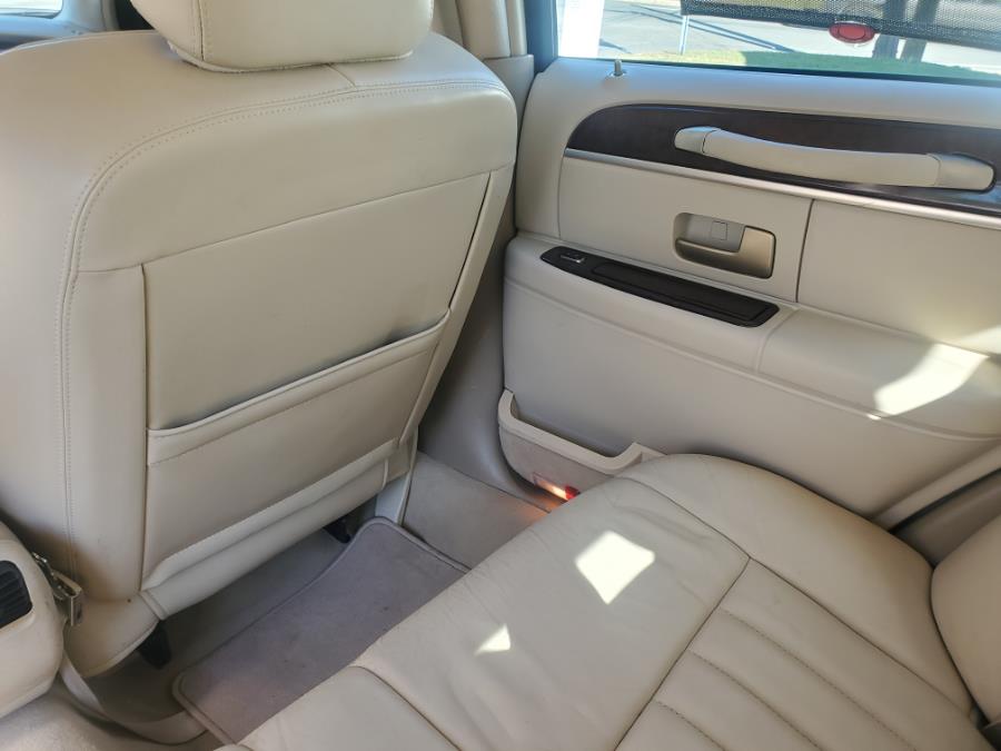 Used Lincoln Town Car 4dr Sdn Signature 2006 | SGM Auto Sales. West Babylon, New York Used Lincoln Town Car 4dr Sdn Signature 2006 | SGM Auto Sales. West Babylon, New York