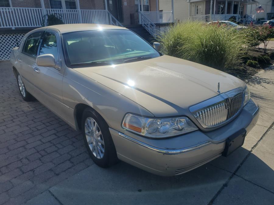 Used Lincoln Town Car 4dr Sdn Signature 2006 | SGM Auto Sales. West Babylon, New York Used Lincoln Town Car 4dr Sdn Signature 2006 | SGM Auto Sales. West Babylon, New York