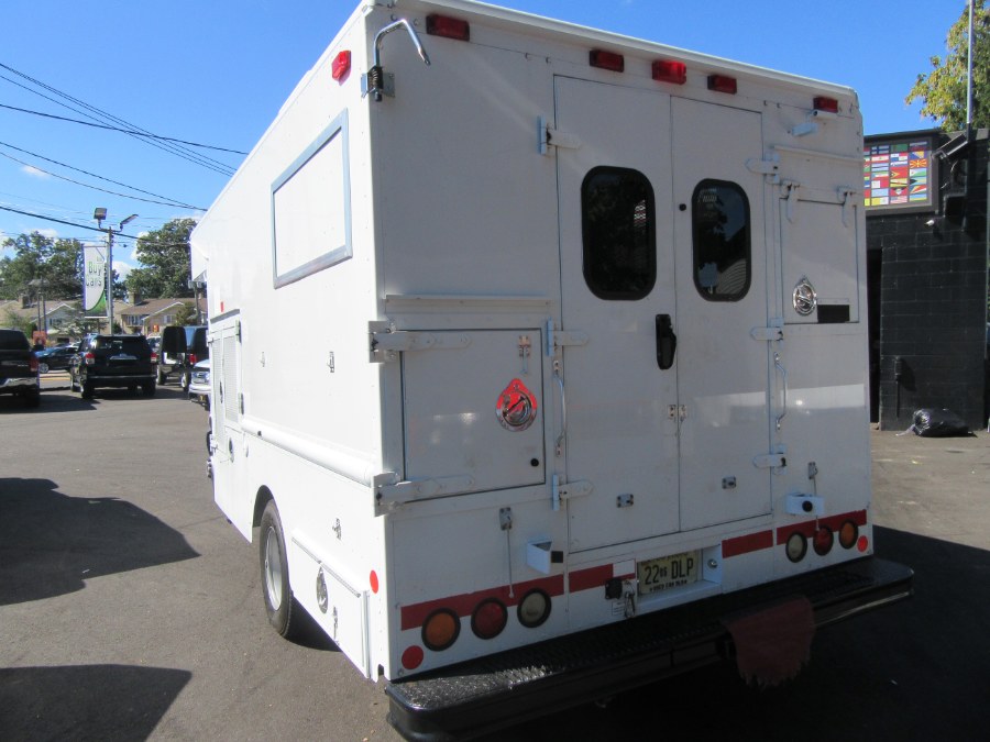 Used GMC Savana Cutaway 139" WB C7N DRW 2007 | Royalty Auto Sales. Little Ferry, New Jersey Used GMC Savana Cutaway 139" WB C7N DRW 2007 | Royalty Auto Sales. Little Ferry, New Jersey