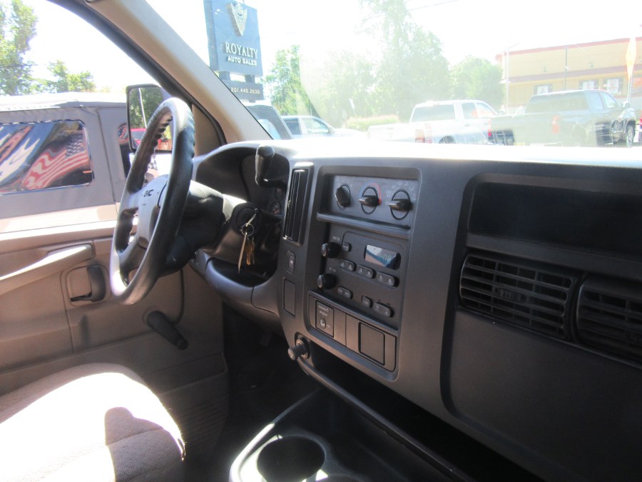 Used GMC Savana Cutaway 139" WB C7N DRW 2007 | Royalty Auto Sales. Little Ferry, New Jersey Used GMC Savana Cutaway 139" WB C7N DRW 2007 | Royalty Auto Sales. Little Ferry, New Jersey