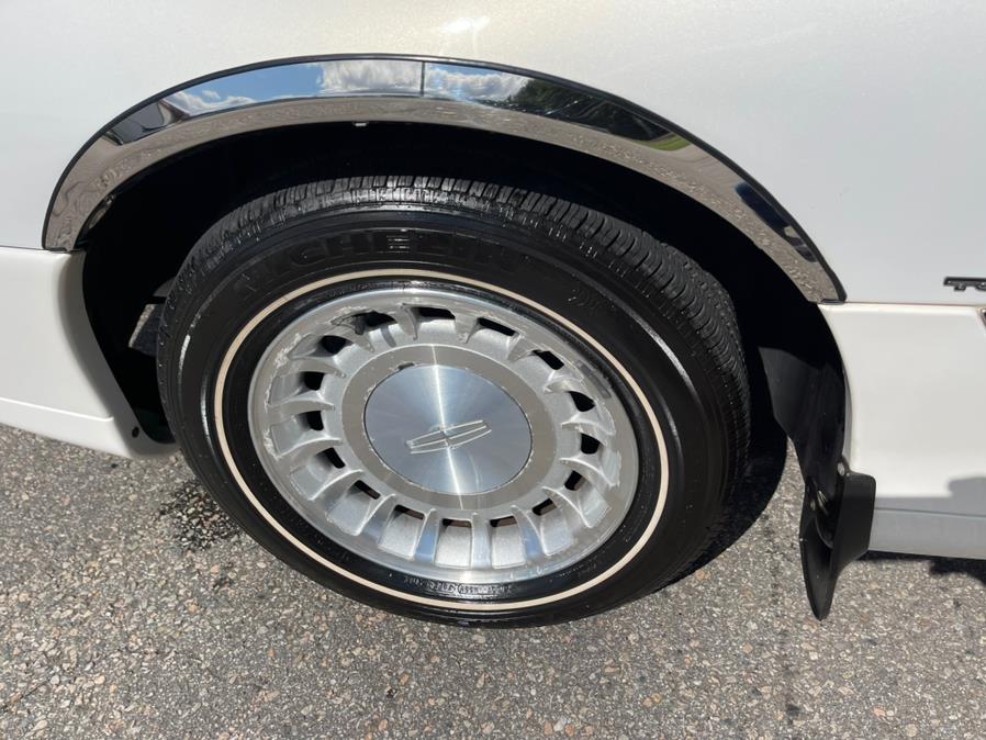 Used Lincoln Town Car 4dr Sdn Executive 2002 | Mike And Tony Auto Sales, Inc. South Windsor, Connecticut Used Lincoln Town Car 4dr Sdn Executive 2002 | Mike And Tony Auto Sales, Inc. South Windsor, Connecticut