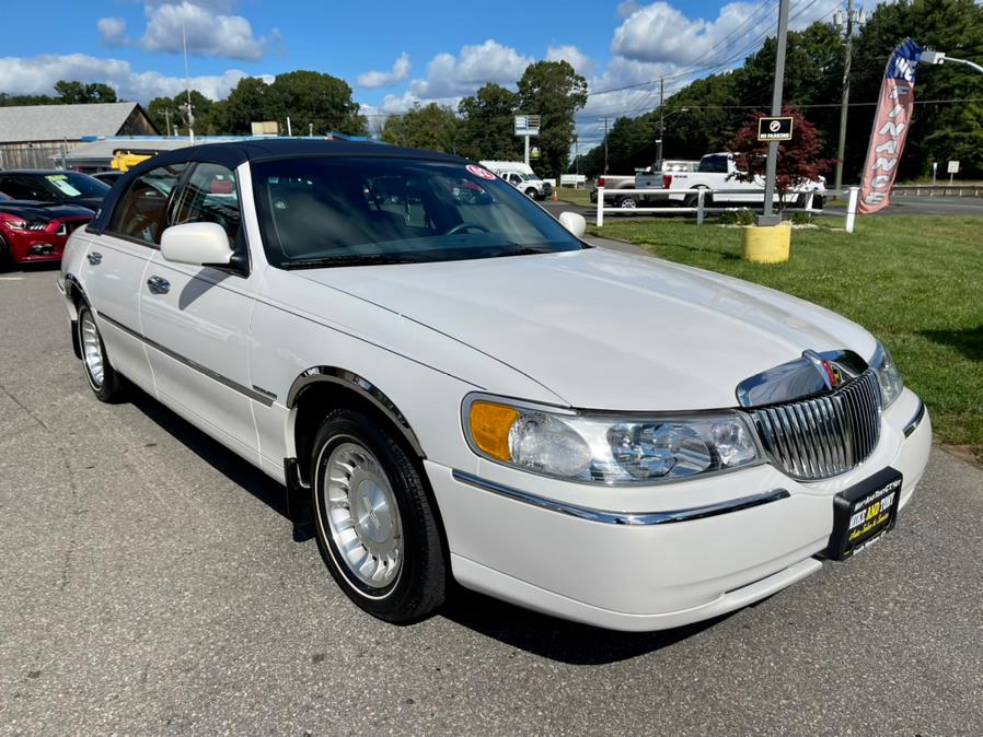 Used Lincoln Town Car 4dr Sdn Executive 2002 | Mike And Tony Auto Sales, Inc. South Windsor, Connecticut Used Lincoln Town Car 4dr Sdn Executive 2002 | Mike And Tony Auto Sales, Inc. South Windsor, Connecticut