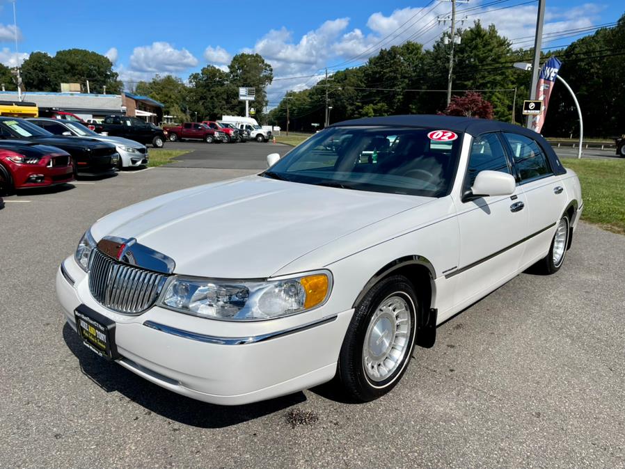 2002 Lincoln Town Car 4dr Sdn Executive, available for sale in South Windsor, Connecticut | Mike And Tony Auto Sales, Inc. South Windsor, Connecticut