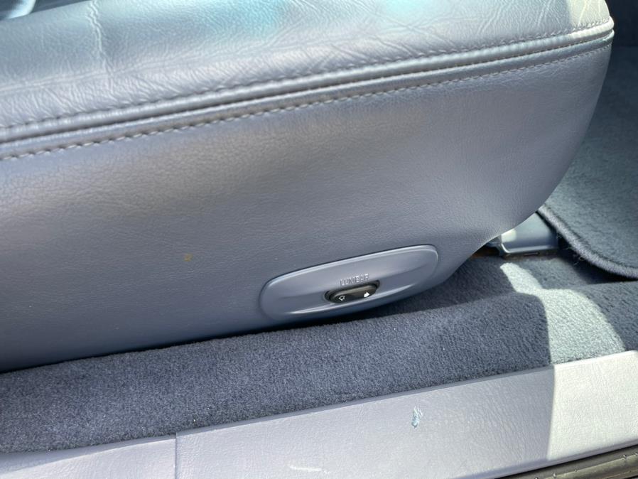 Used Lincoln Town Car 4dr Sdn Executive 2002 | Mike And Tony Auto Sales, Inc. South Windsor, Connecticut Used Lincoln Town Car 4dr Sdn Executive 2002 | Mike And Tony Auto Sales, Inc. South Windsor, Connecticut