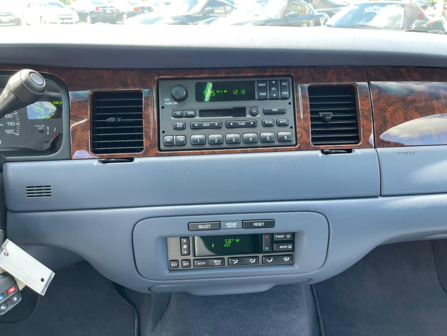 Used Lincoln Town Car 4dr Sdn Executive 2002 | Mike And Tony Auto Sales, Inc. South Windsor, Connecticut Used Lincoln Town Car 4dr Sdn Executive 2002 | Mike And Tony Auto Sales, Inc. South Windsor, Connecticut