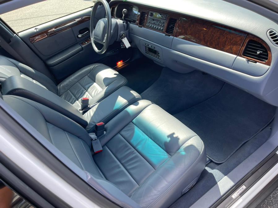 Used Lincoln Town Car 4dr Sdn Executive 2002 | Mike And Tony Auto Sales, Inc. South Windsor, Connecticut Used Lincoln Town Car 4dr Sdn Executive 2002 | Mike And Tony Auto Sales, Inc. South Windsor, Connecticut