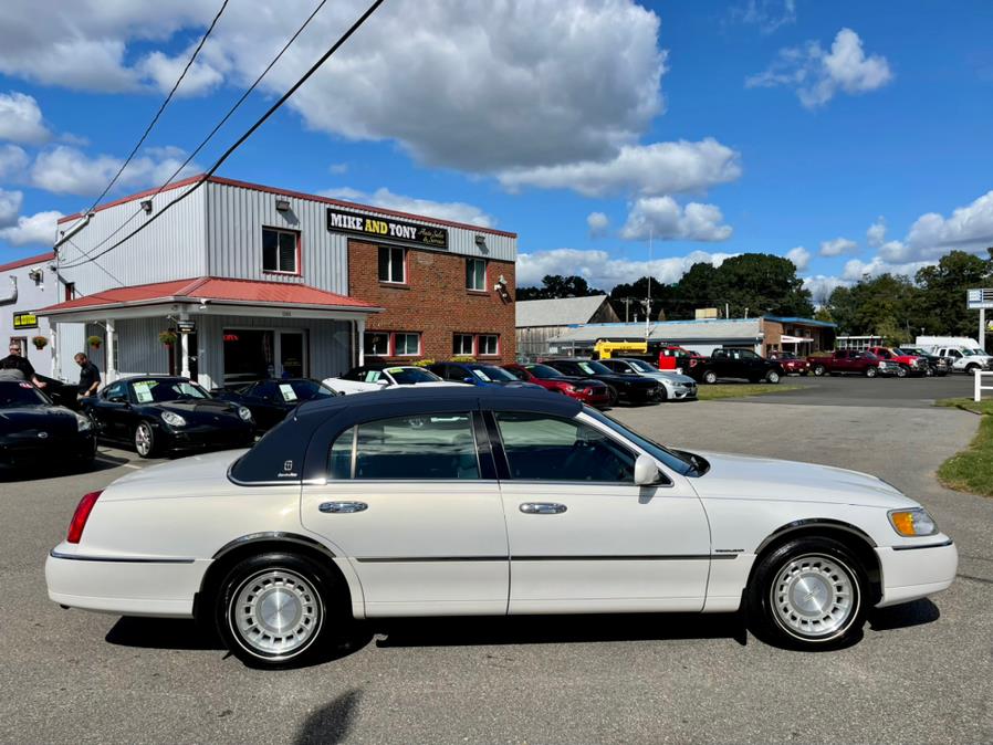 Used Lincoln Town Car 4dr Sdn Executive 2002 | Mike And Tony Auto Sales, Inc. South Windsor, Connecticut Used Lincoln Town Car 4dr Sdn Executive 2002 | Mike And Tony Auto Sales, Inc. South Windsor, Connecticut