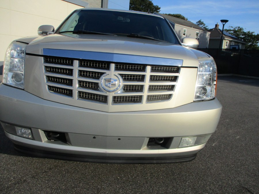 2009 Cadillac Escalade Hybrid 4WD 4dr, available for sale in Massapequa, New York | South Shore Auto Brokers & Sales. Massapequa, New York 2009 Cadillac Escalade Hybrid 4WD 4dr, available for sale in Massapequa, New York | South Shore Auto Brokers & Sales. Massapequa, New York