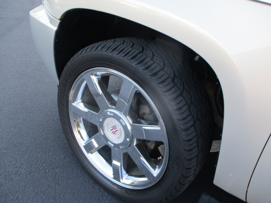 2009 Cadillac Escalade Hybrid 4WD 4dr, available for sale in Massapequa, New York | South Shore Auto Brokers & Sales. Massapequa, New York 2009 Cadillac Escalade Hybrid 4WD 4dr, available for sale in Massapequa, New York | South Shore Auto Brokers & Sales. Massapequa, New York