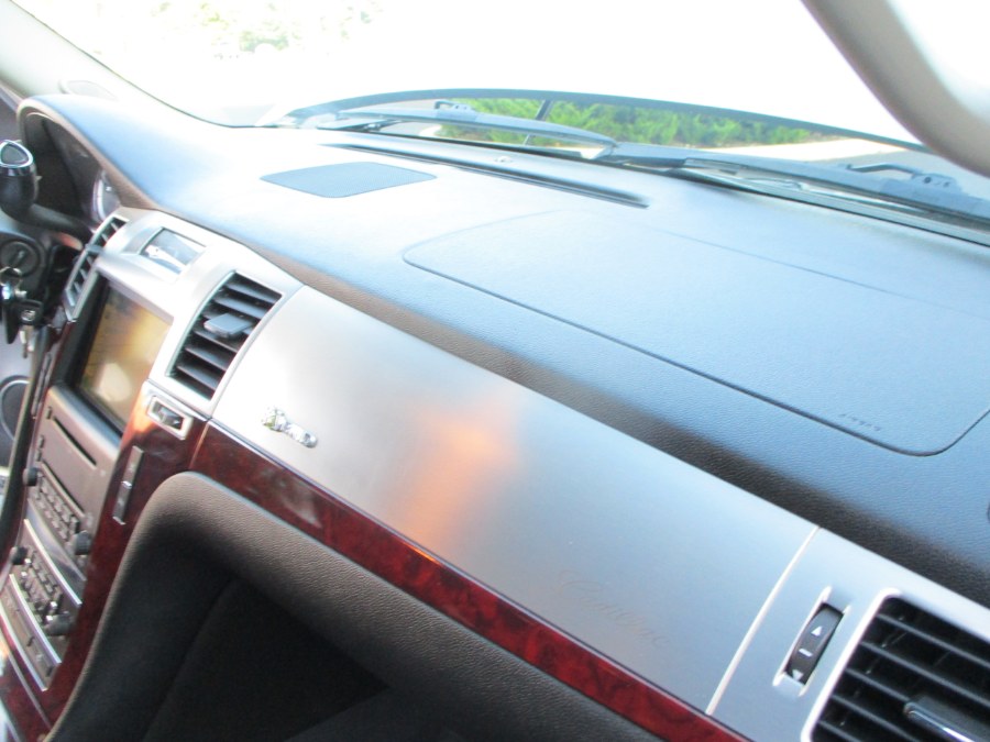 2009 Cadillac Escalade Hybrid 4WD 4dr, available for sale in Massapequa, New York | South Shore Auto Brokers & Sales. Massapequa, New York 2009 Cadillac Escalade Hybrid 4WD 4dr, available for sale in Massapequa, New York | South Shore Auto Brokers & Sales. Massapequa, New York